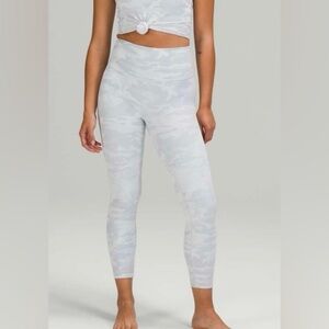 2021- Lululemon Wunder Under High-Rise
Incognito Camo Jacquard Alpine size 10